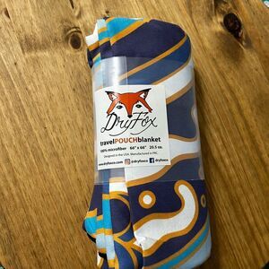 NEW Dry Fox Travel Pouch Blanket 100% Microfiber 66” x 66”